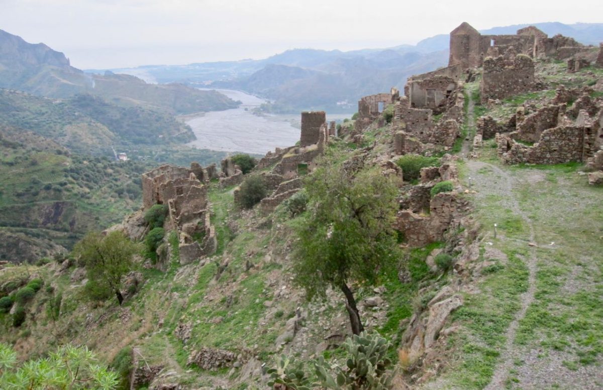 Amendolea ghost town